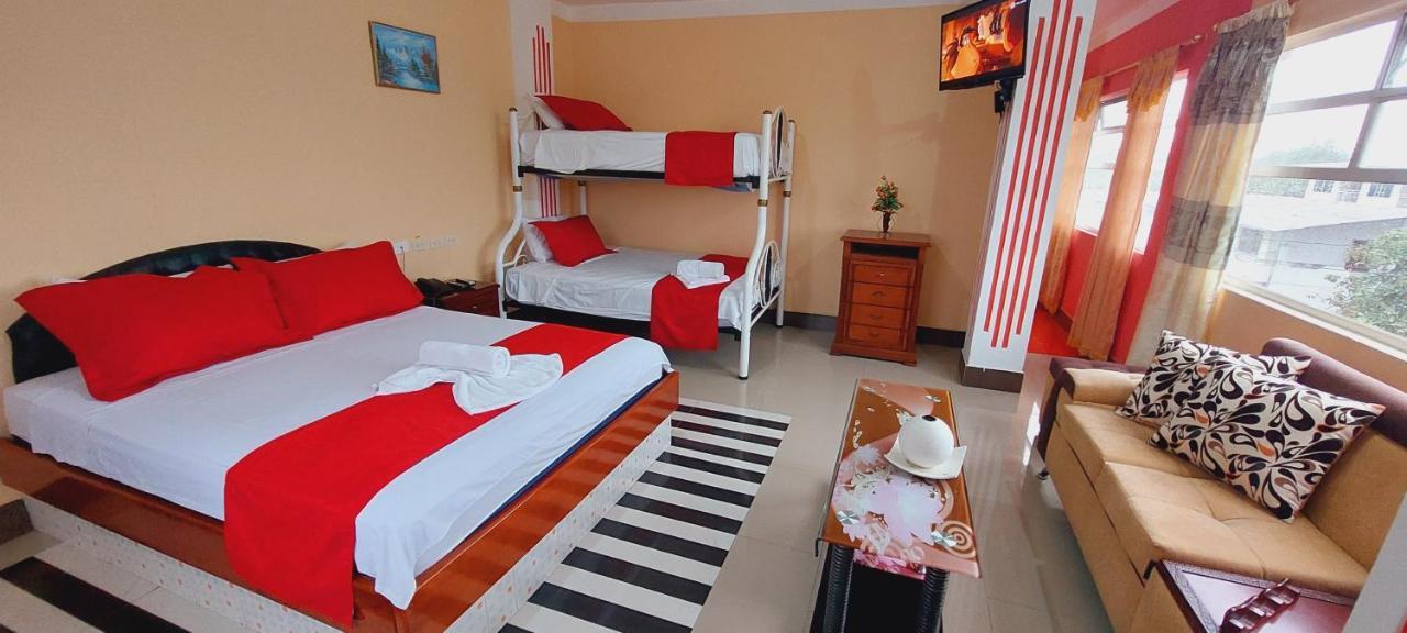 Hotel Platinum Class Nueva Loja Exterior foto