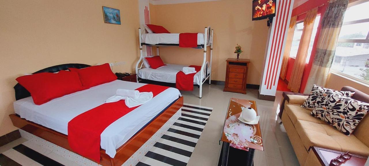 Hotel Platinum Class Nueva Loja Exterior foto