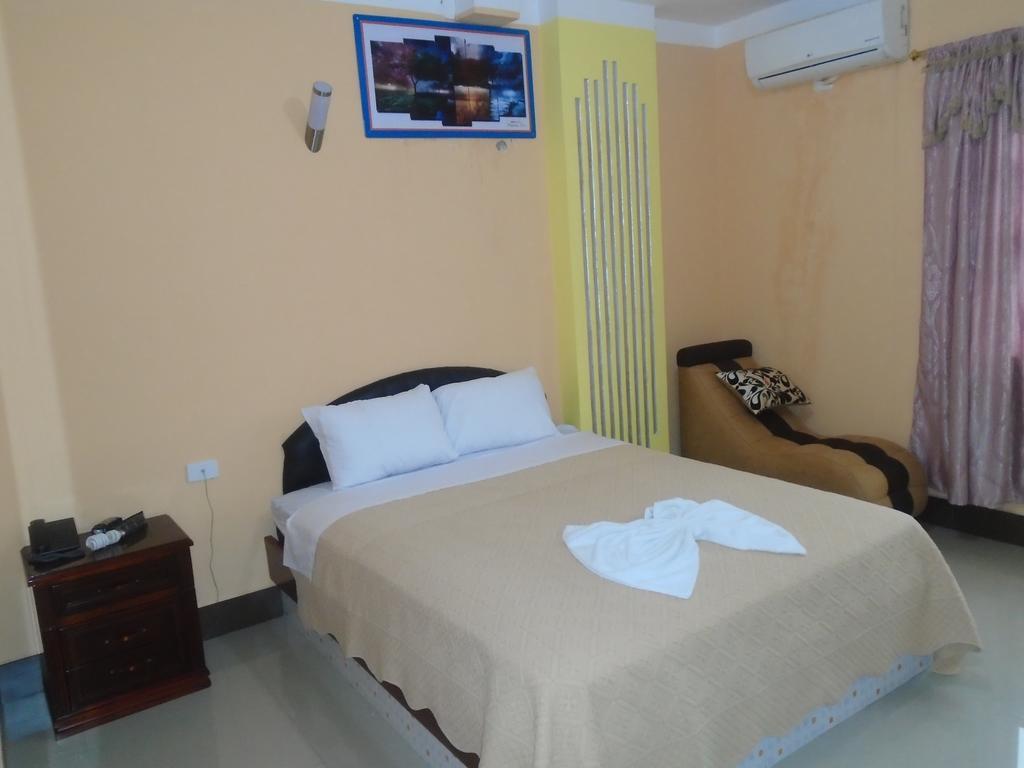 Hotel Platinum Class Nueva Loja Exterior foto
