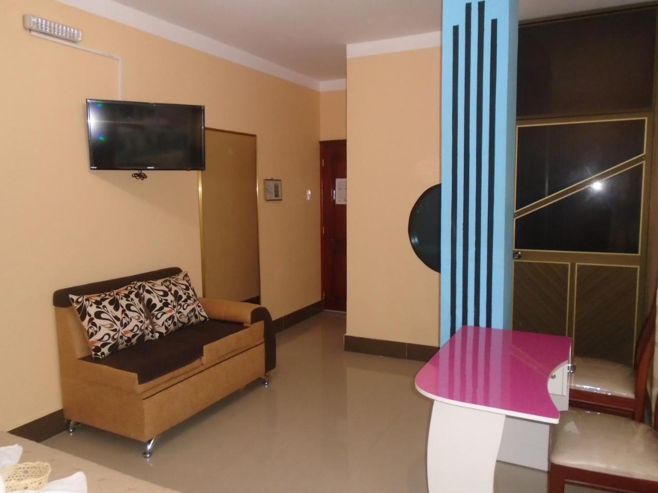 Hotel Platinum Class Nueva Loja Exterior foto